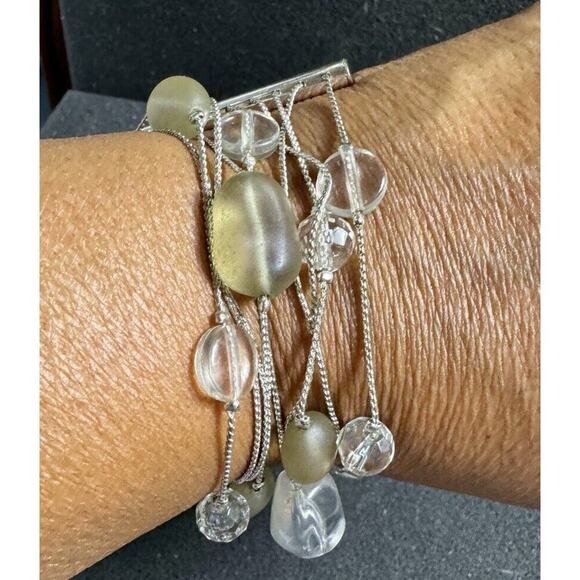 -BRACELET AVON Clear White and Frosted Beaded Multi-strand Bracelet - Picture 10 of 10
